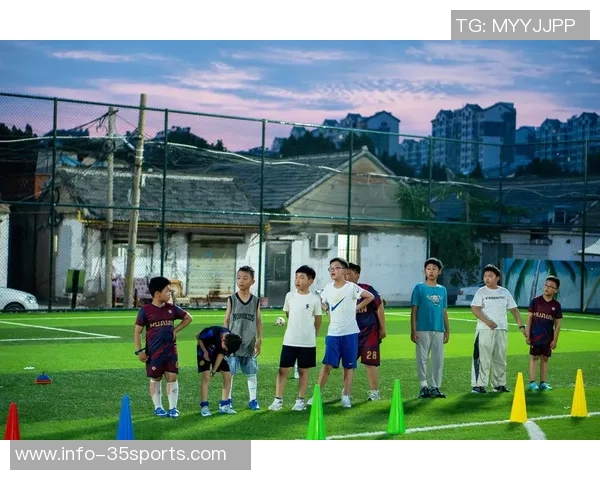 足球6号的传奇之路：从青训到职业赛场的成长故事